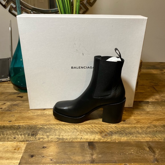 Balenciaga Chelsea Platform Boots - Picture 7 of 8